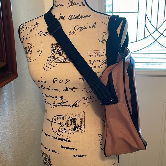 TAG HEUER Messenger bag mauve and black colored. - Picture 2 of 15